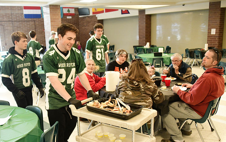 20-02-19 Wood River Football Crab Feed 2 Roland.jpg